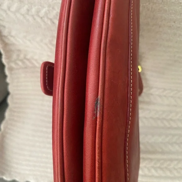 Elegant Red Leather Shoulder Bag - Picture 5 of 8